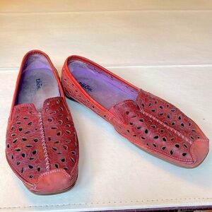 #Taos leather slip one